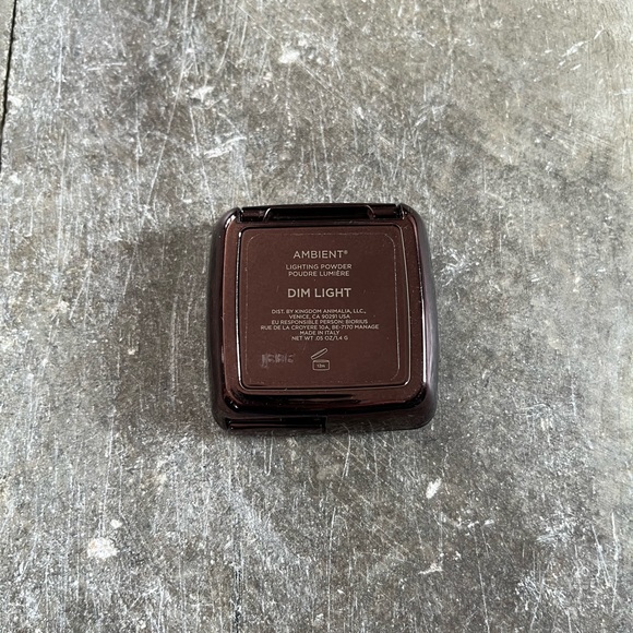 Becca sunlit bronzer in capri coast 
Luminous bronzer 💕 - Picture 3 of 3